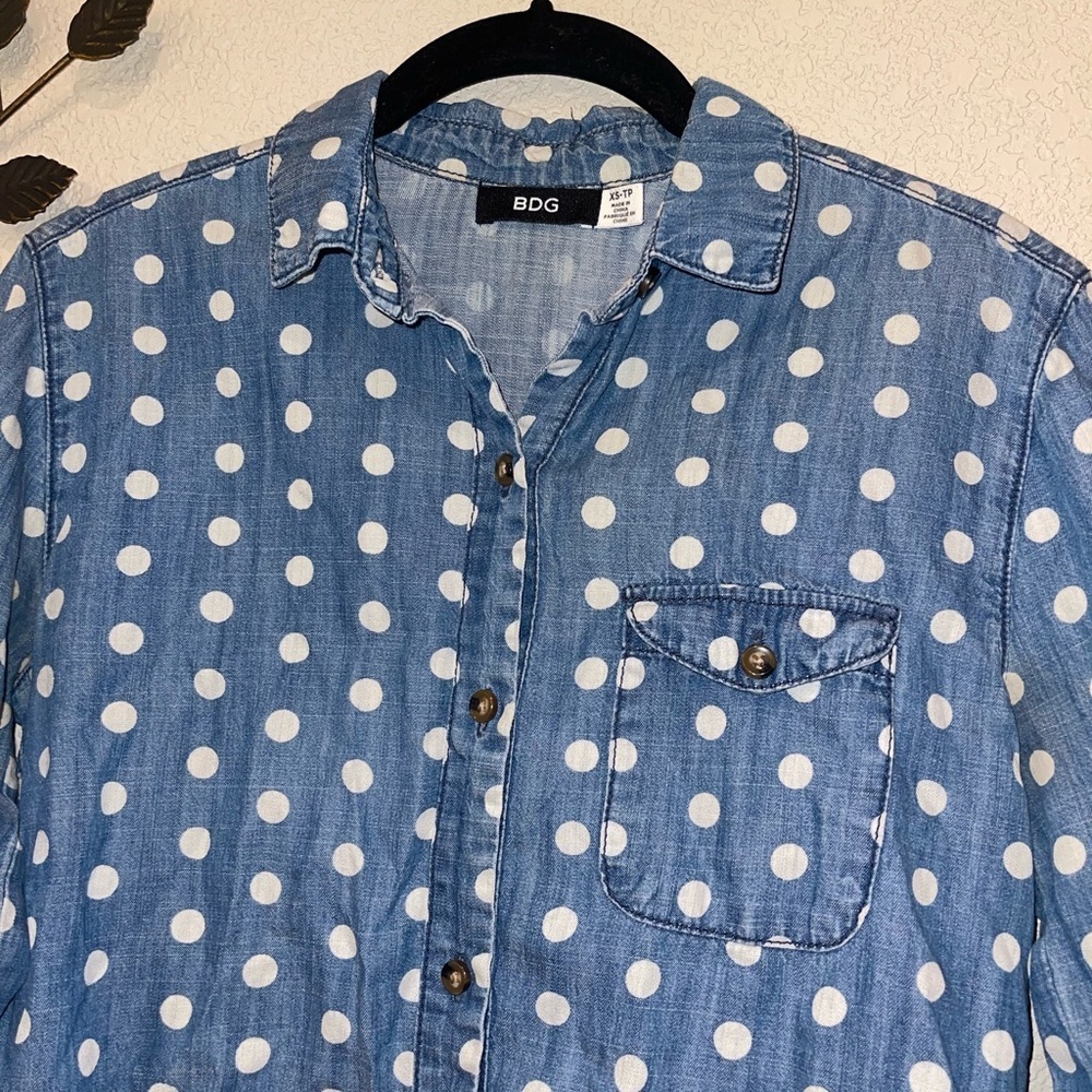 URBAN Outfitters BDG Women Button Up Top XS Blue Polka Dot Denim Long Sleeve - Picture 2 of 9